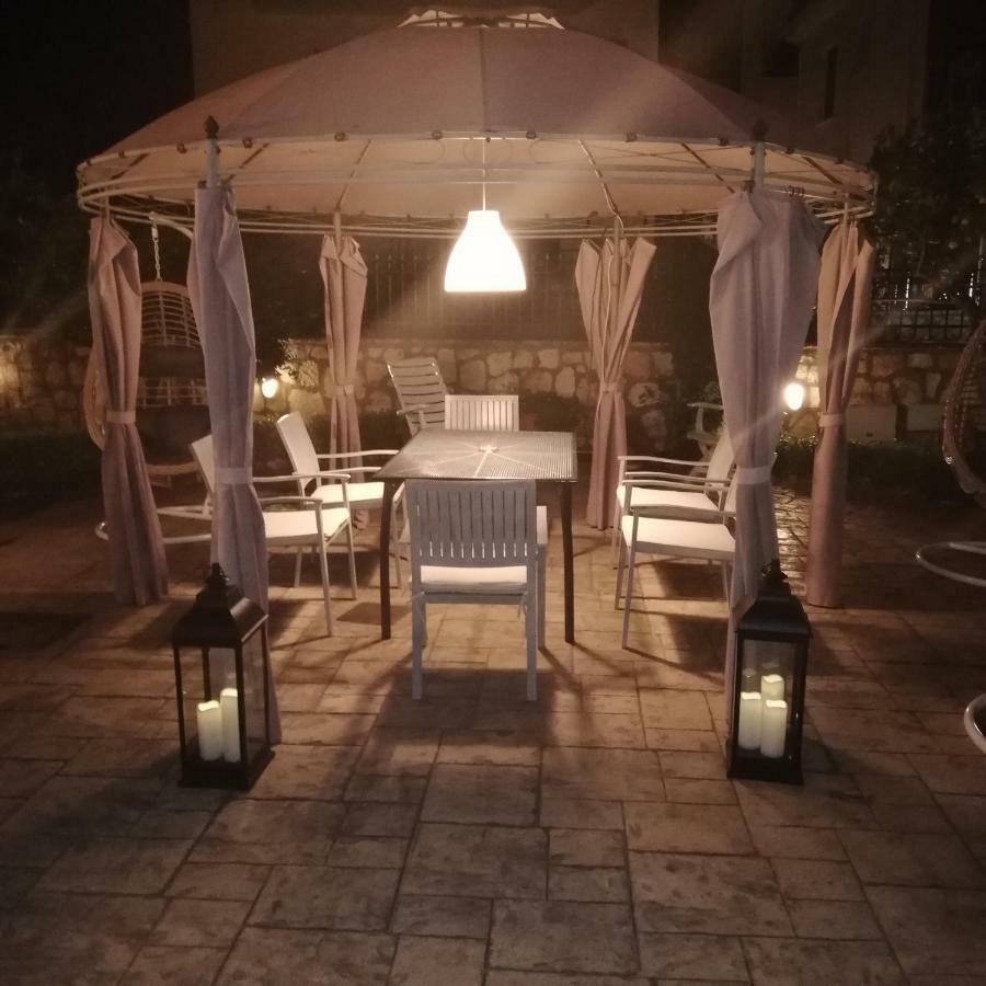 Delphin Aparthotel Sívota